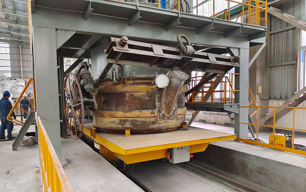 相對(duì)于無(wú)軌電動(dòng)平車(chē)，為什么冶煉鑄造行業(yè)更加傾向選擇使用有軌電動(dòng)平車(chē)